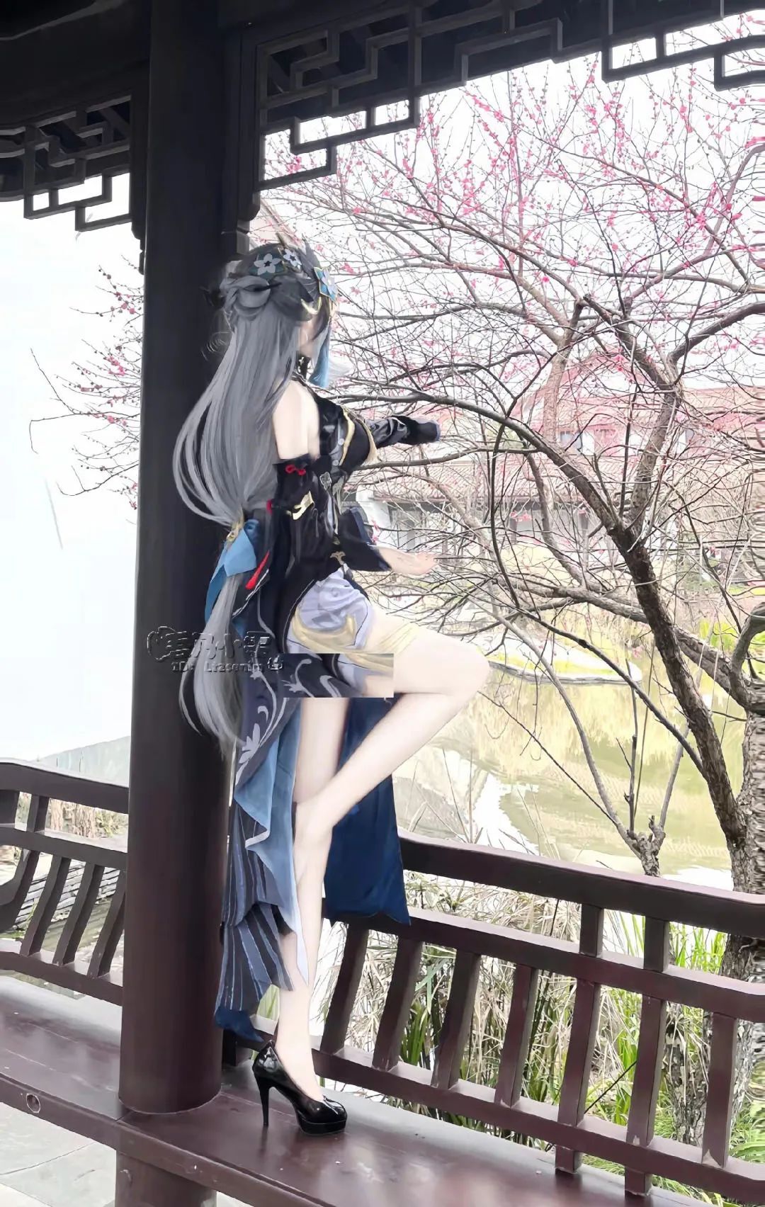原神cos：黑丝+皮裤，兔女郎甘雨太顶了！白丝制服刻晴！女仆绫华雷神让人狂喜！黑丝旗袍申鹤！