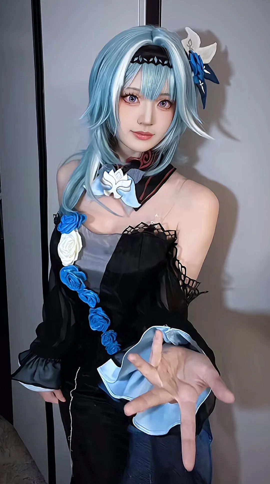 原神cos：女仆胡桃，黑色连衣裙优菈，双马尾女仆莫娜让人狂喜！公主裙心海太甜美了！