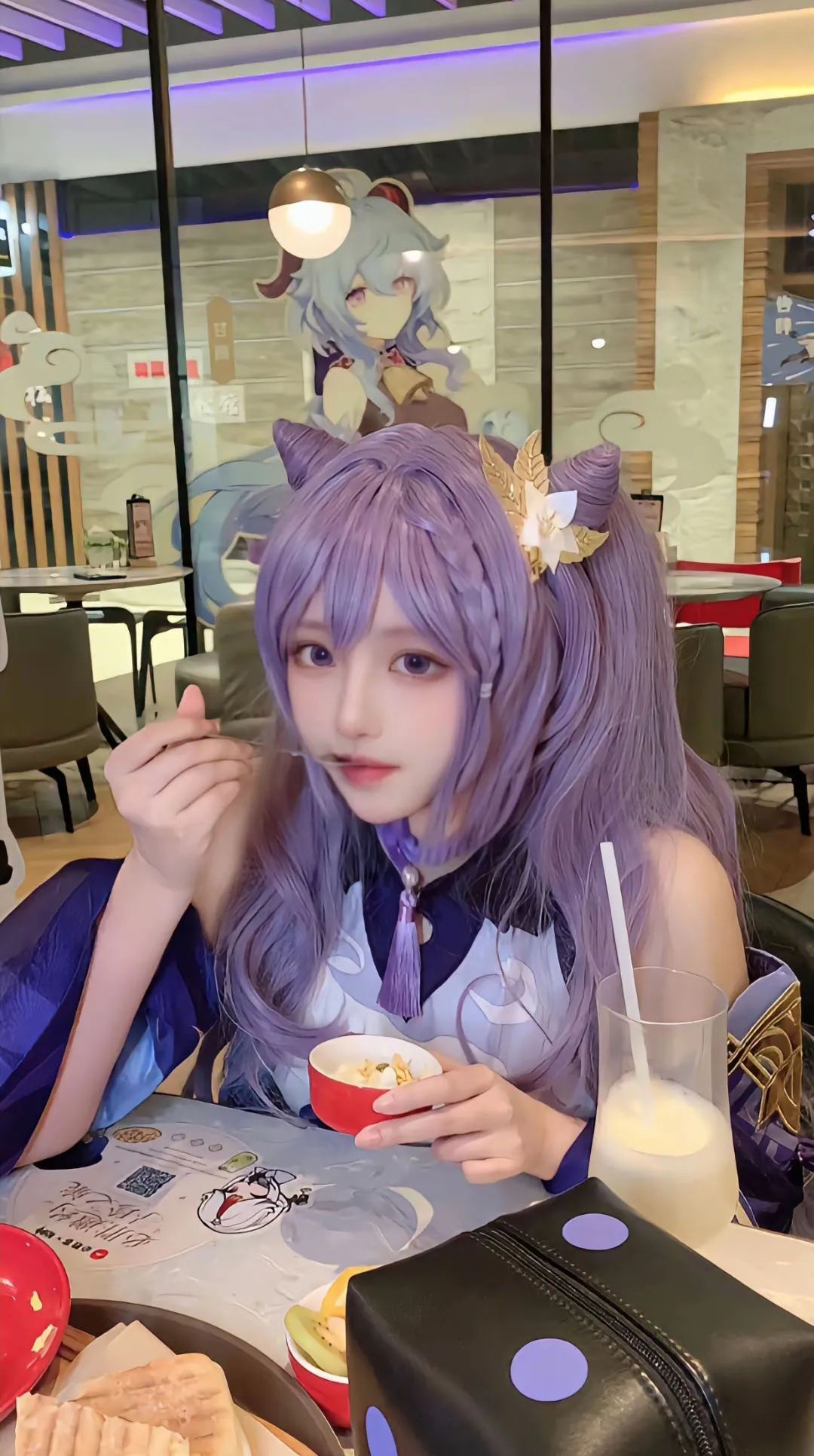 原神cos：校服宵宫太清纯了！黑丝旗袍申鹤御出新高度！女仆甘雨，刻晴笑容超甜！