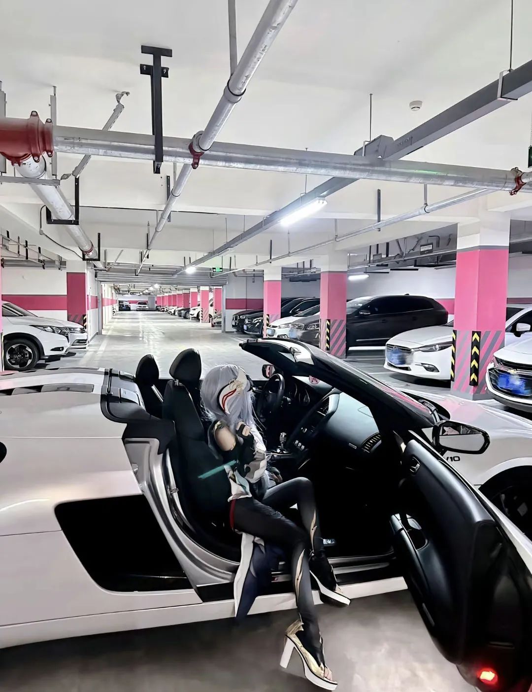 原神cos：白丝+跑车，JK绫华太棒了！女仆申鹤，猫耳雷神让人狂喜！黑丝秘书甘雨谁不爱？