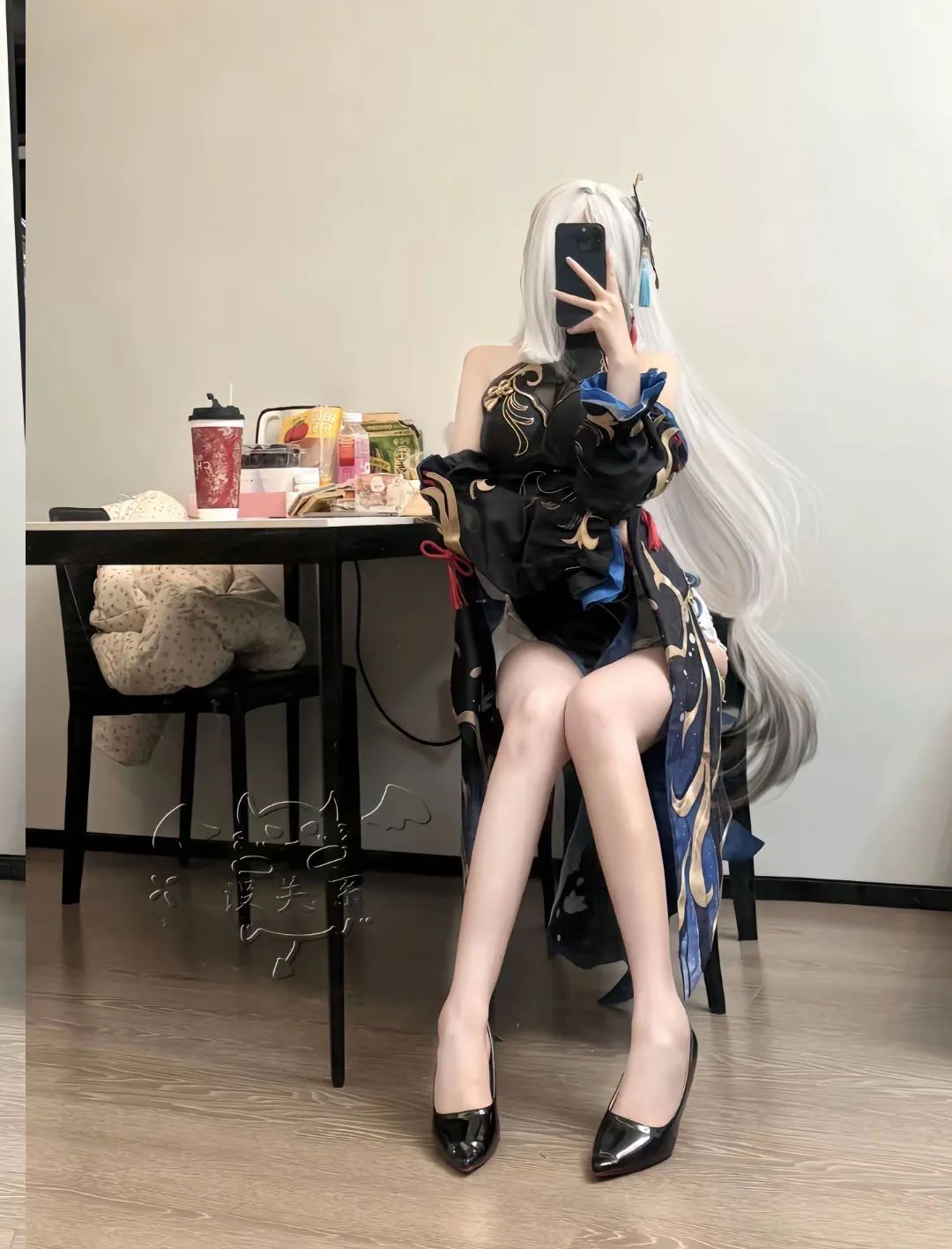 原神cos：黑丝+紧身衣，车模申鹤太顶级了！女仆刻晴甘雨双倍快乐！猫耳雷神也太萌了吧？