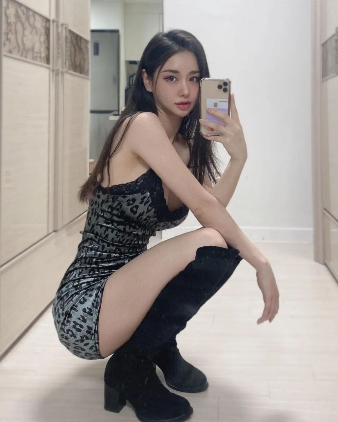 INS美女|韩国模特candyseul，窈窕身材性感图片集