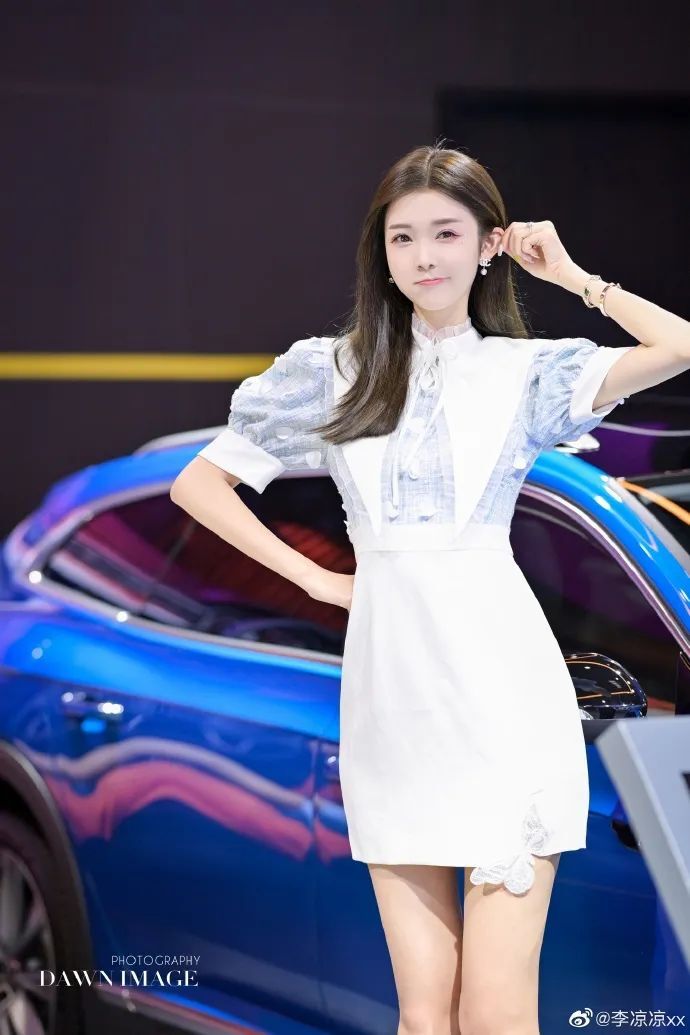 ​小花李凉凉xx，少见的可爱风车模