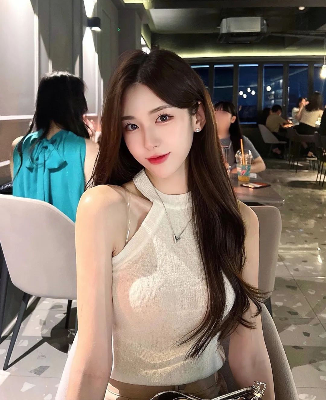 韩国网红模特hyoppeu，高颜值火辣身材，可甜可御的女老板