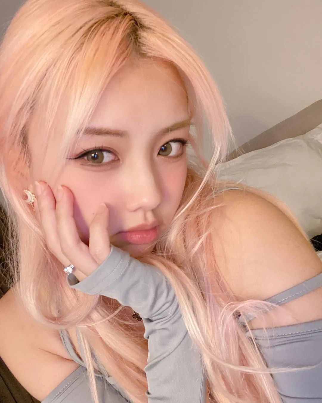 INS美女 | 中越混血的荷兰模特Van Le，揉合中西特色的小姐姐