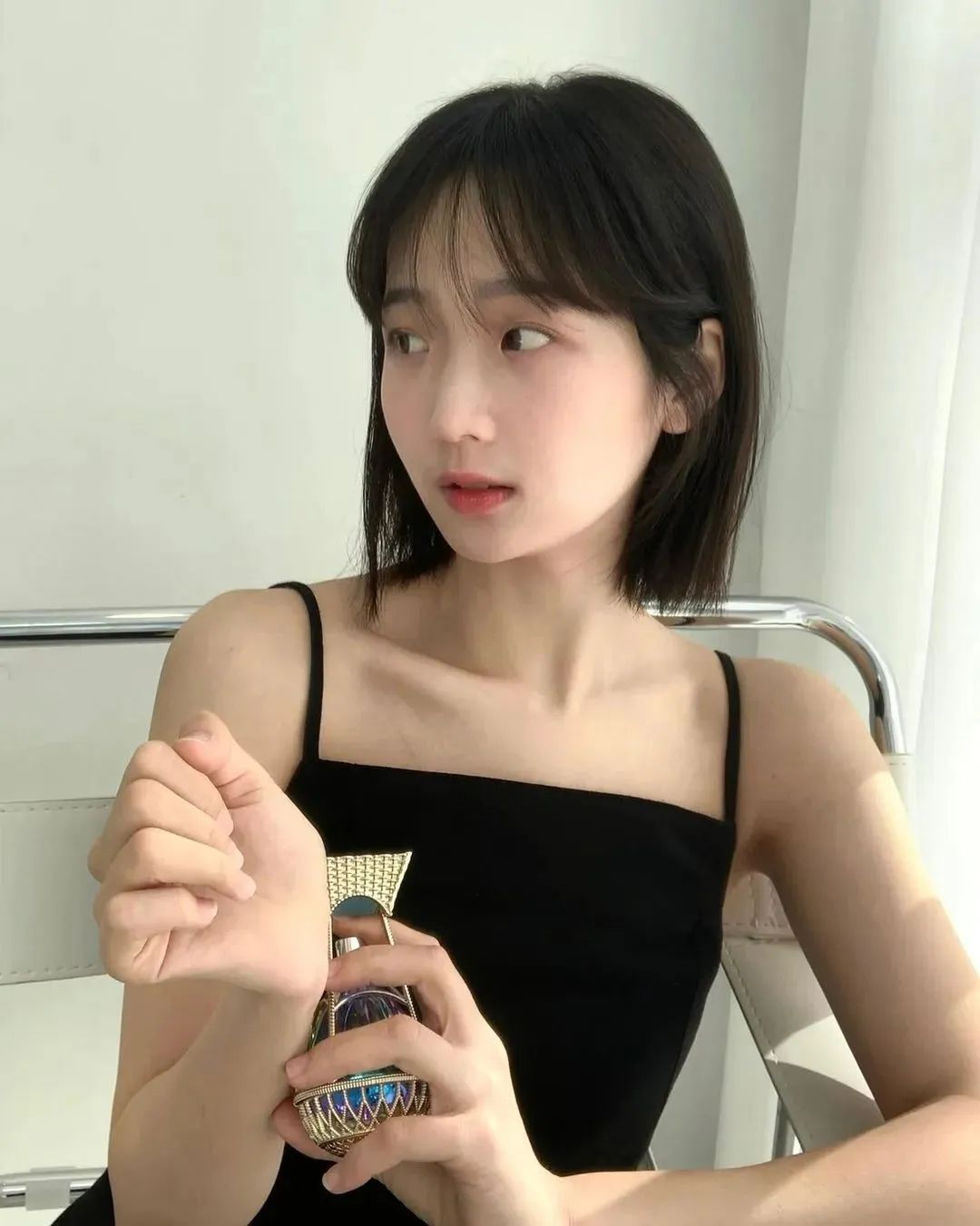 [仙女集]悦目是佳人，荷花羞玉颜