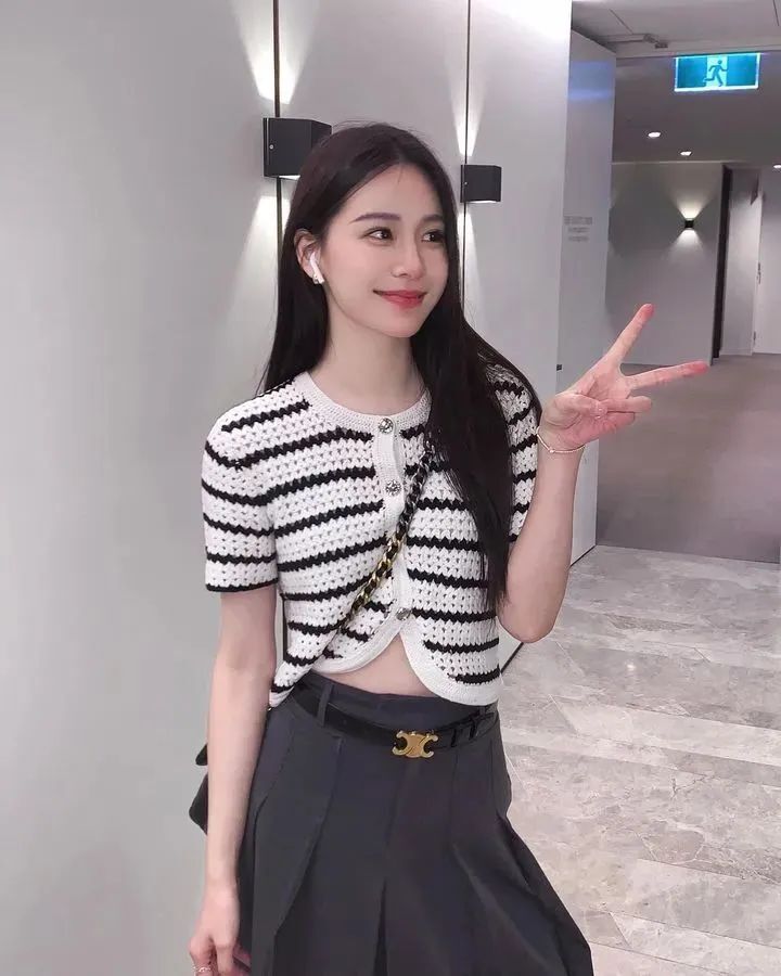 [仙女集]秀色掩今古，荷花羞玉颜