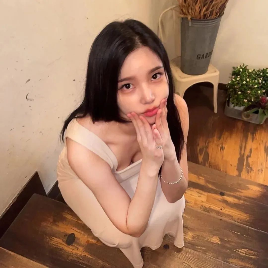 [仙女集]她腿又白又圆，像秋天莲藕