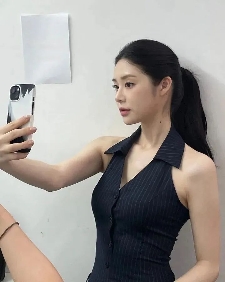 [仙女集]曲线玲珑身姿，羡慕财阀又一天