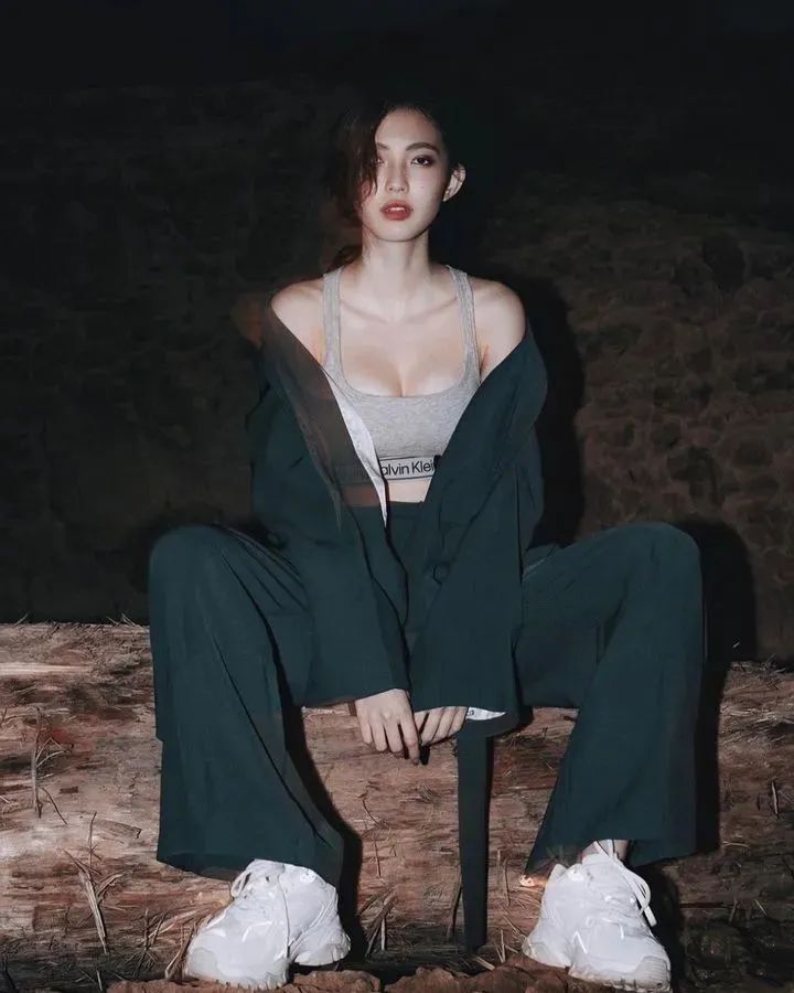 [仙女集]细看诸处好，人人道，柳腰身