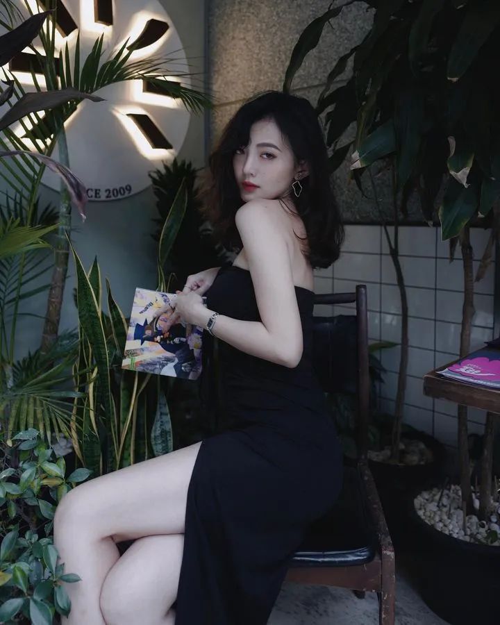 [仙女集]台妹倾国两相欢，常得君王带笑看