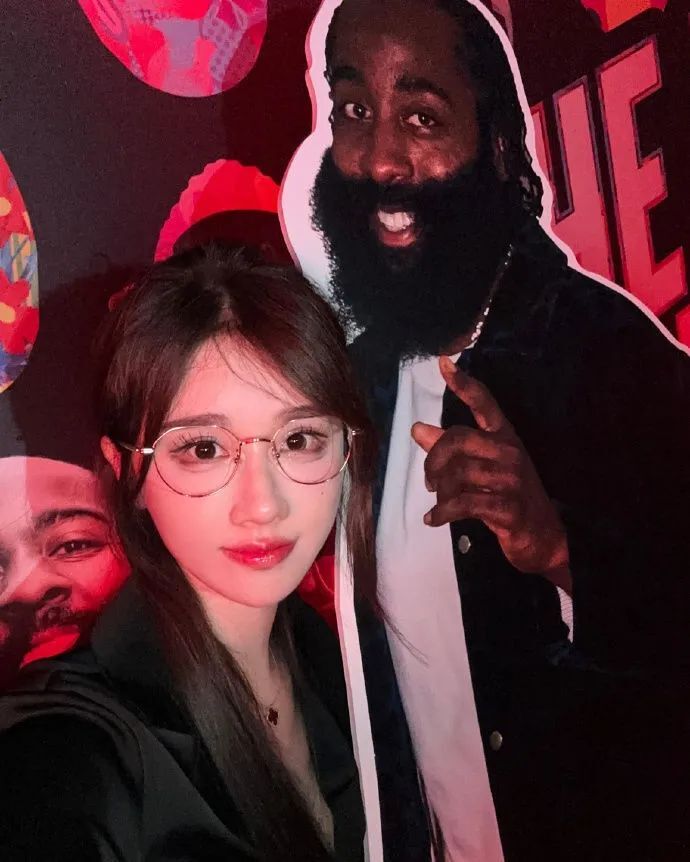 [仙女集]美女庆祝，哈登球迷，节日快乐！