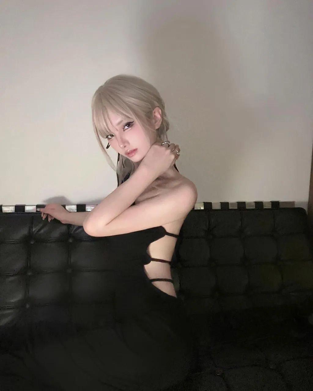 露背性感美女