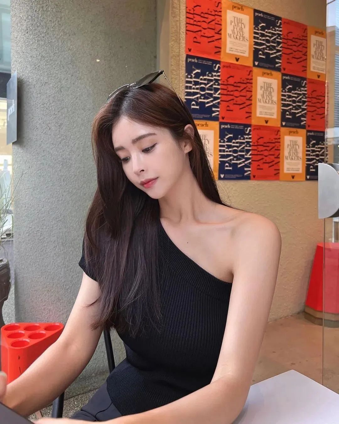 美女壁纸丨有这样长相好看的音乐老师，你还会逃课吗？