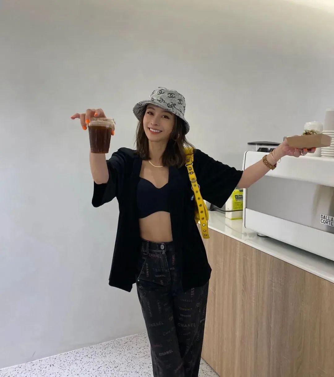美女壁纸丨颜值和身材具佳的宝岛女神