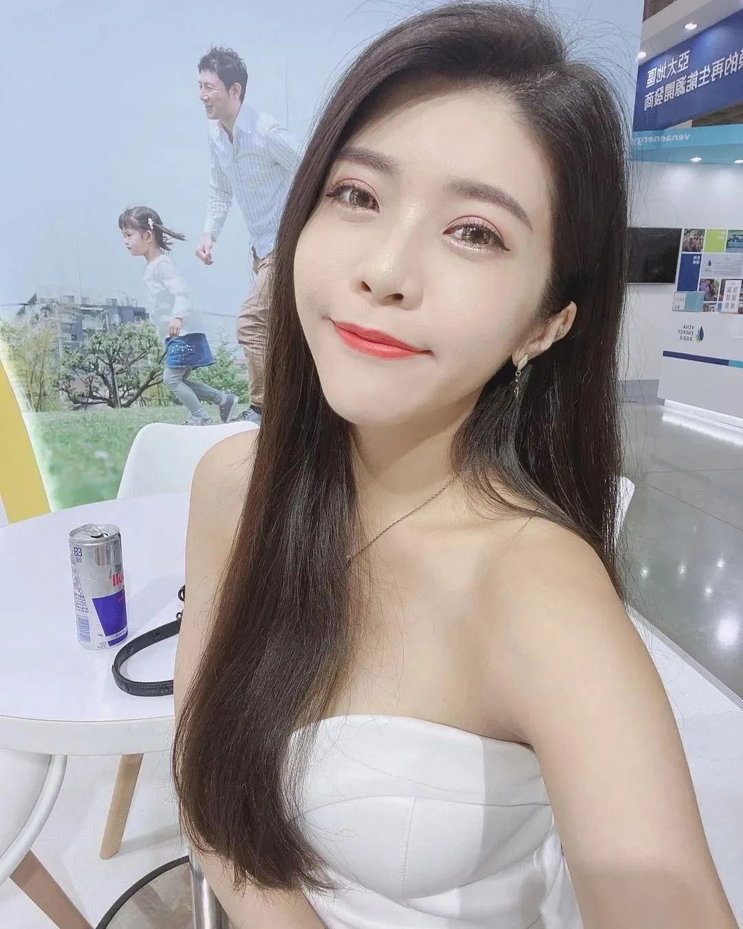 美女壁纸丨Chiao焦糖，长相甜美可人的台湾正妹