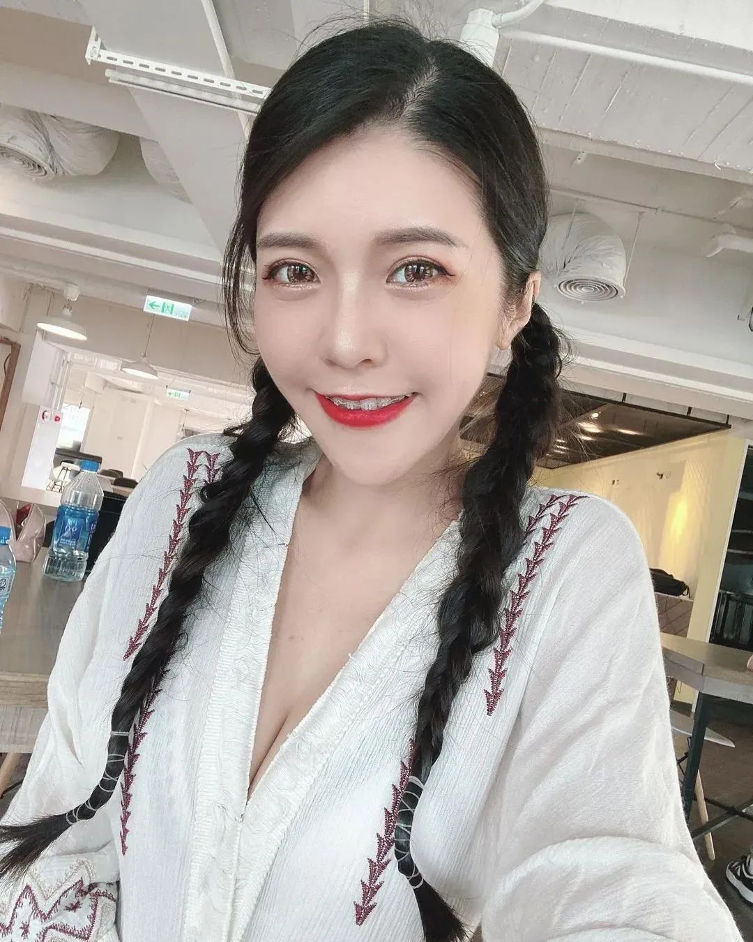 美女壁纸丨Chiao焦糖，长相甜美可人的台湾正妹