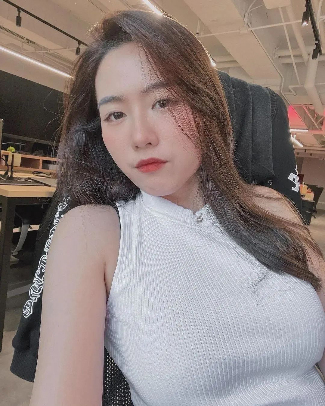 美女壁纸丨最美健身辣妹Annie，让人看了怦然心动的健身女神
