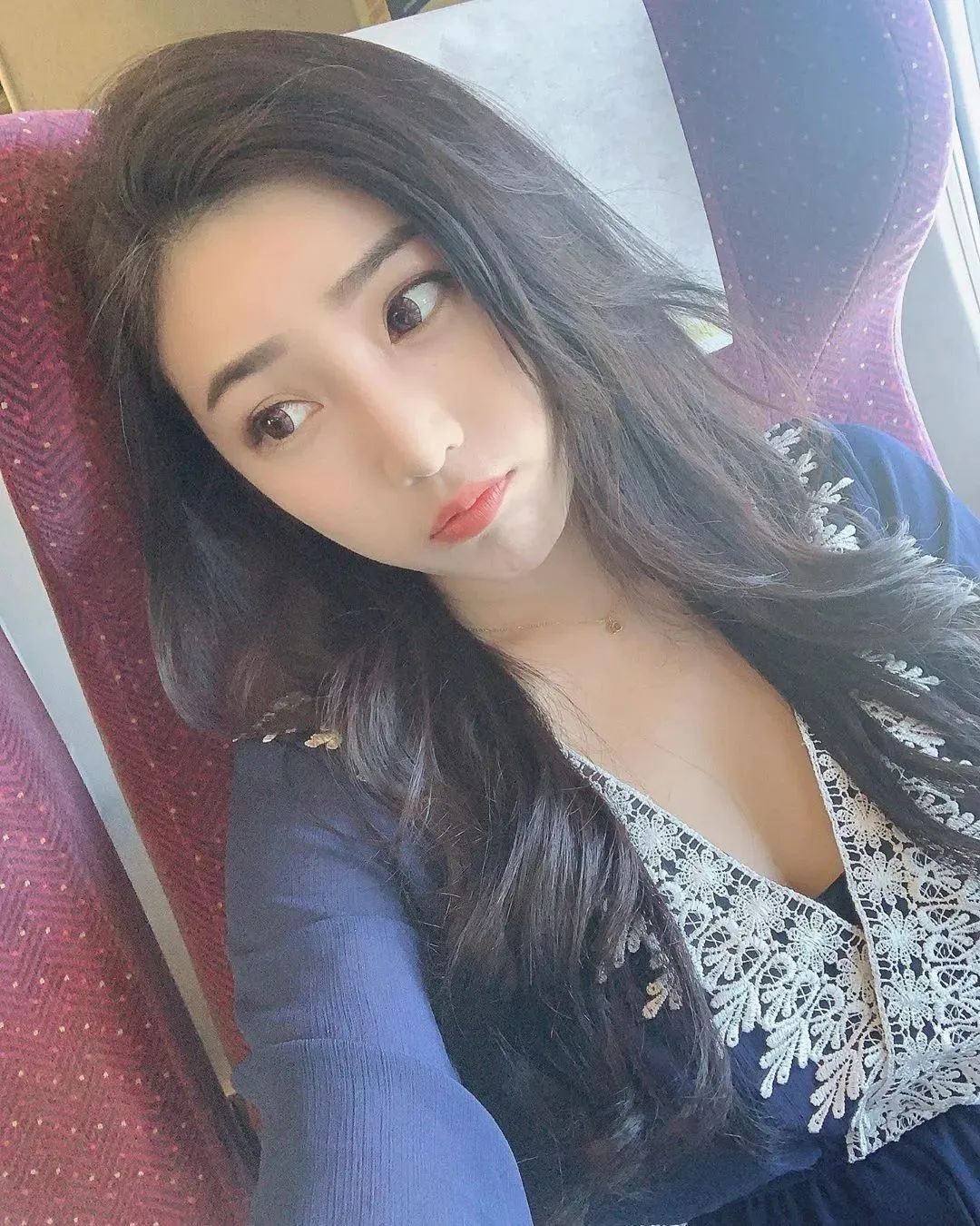 許薇安，甜美迷人的“电眼女神”