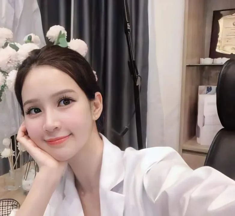 美女壁纸丨颜值出众的韩国最美CEO，高贵的气质让人感觉高不可攀