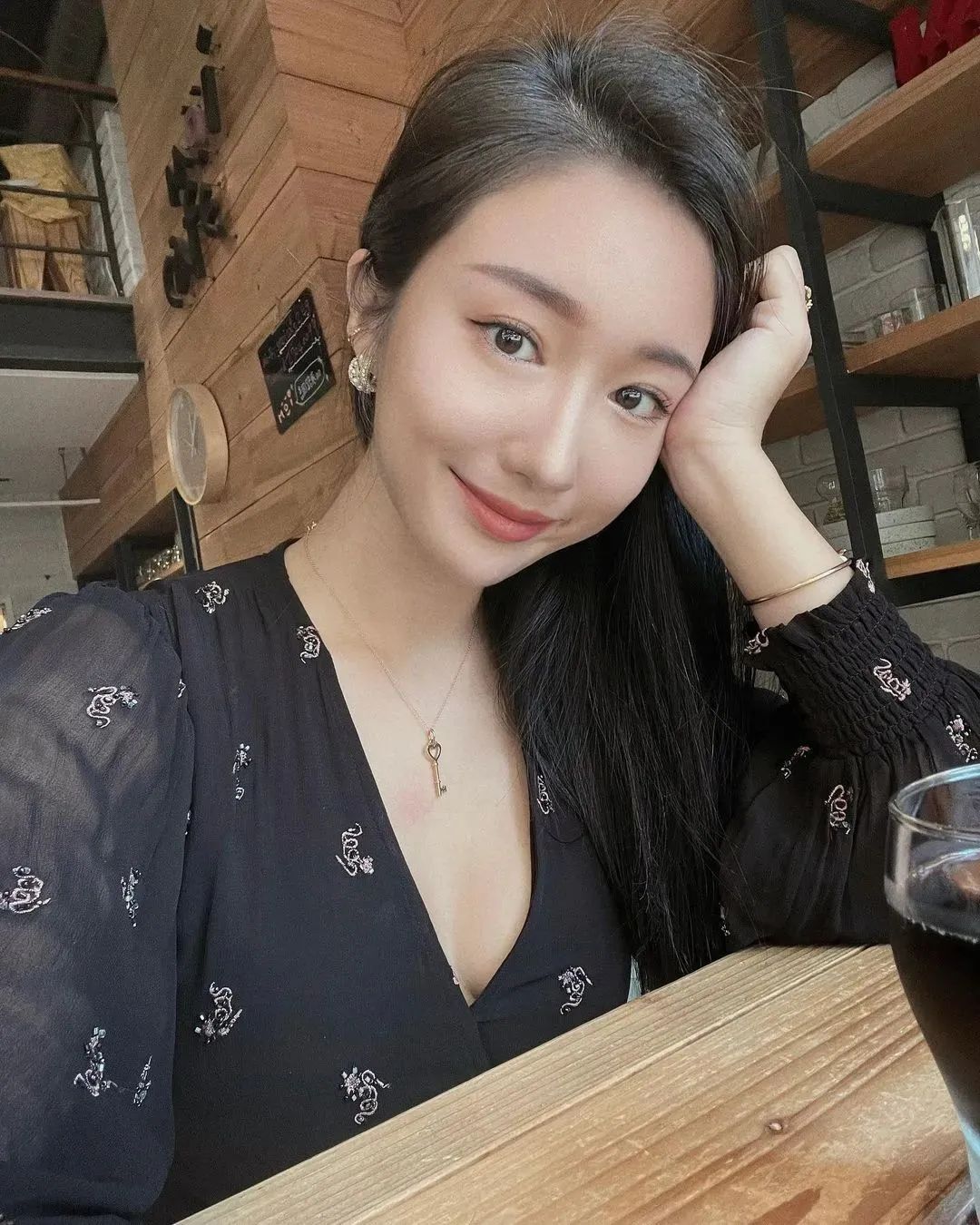 美女壁纸丨安柏，美艳动人的网红美女