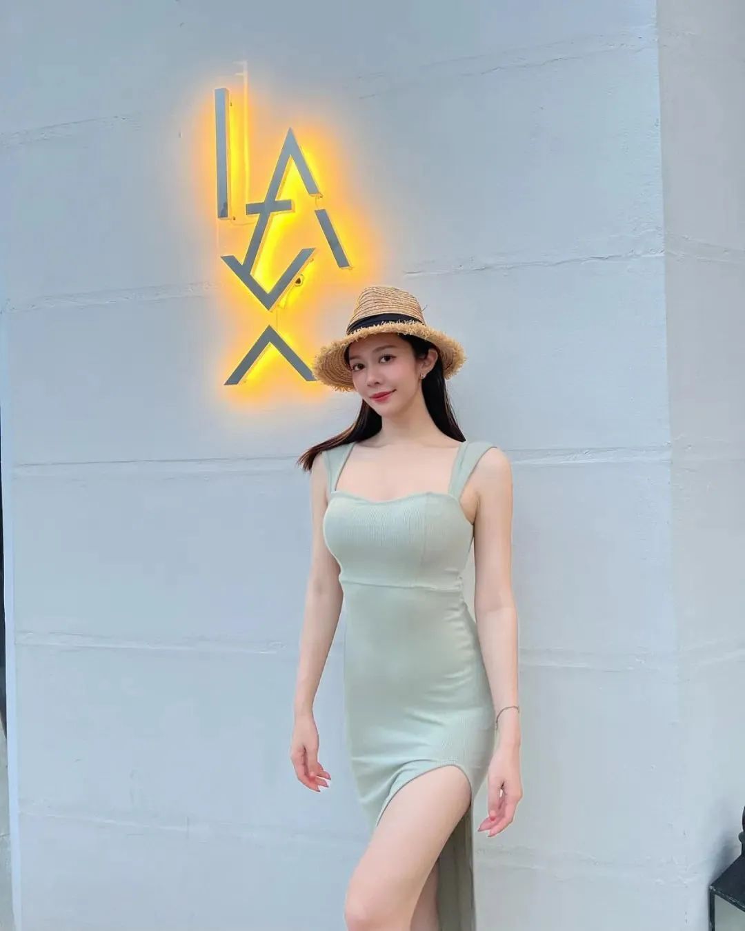 台湾空姐Elly，颜值出众的御姐范女神