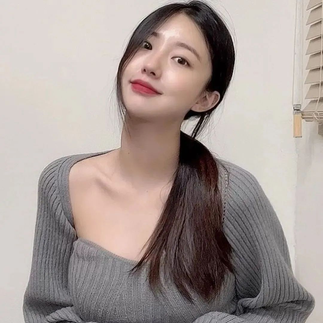 韩国网红zolzyolo，她可以说是身材最爆的美食博主