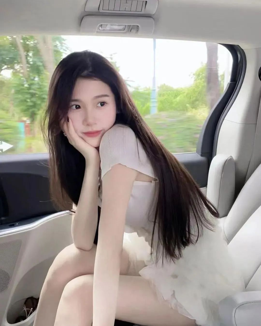 国产网红萧萧，甜美可人的颜值女神