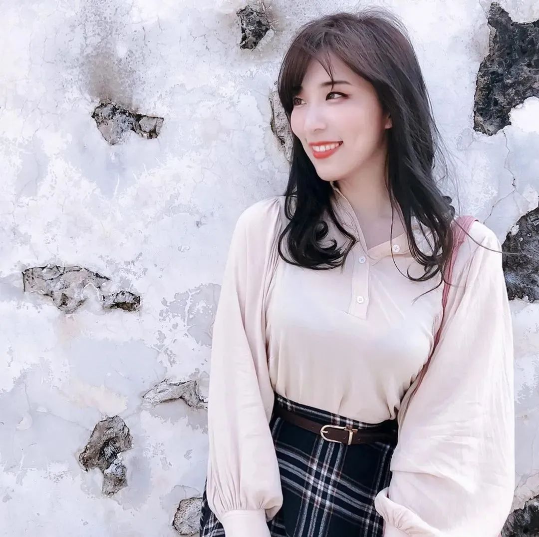 台湾网红小墨，才貌双全的美女主播