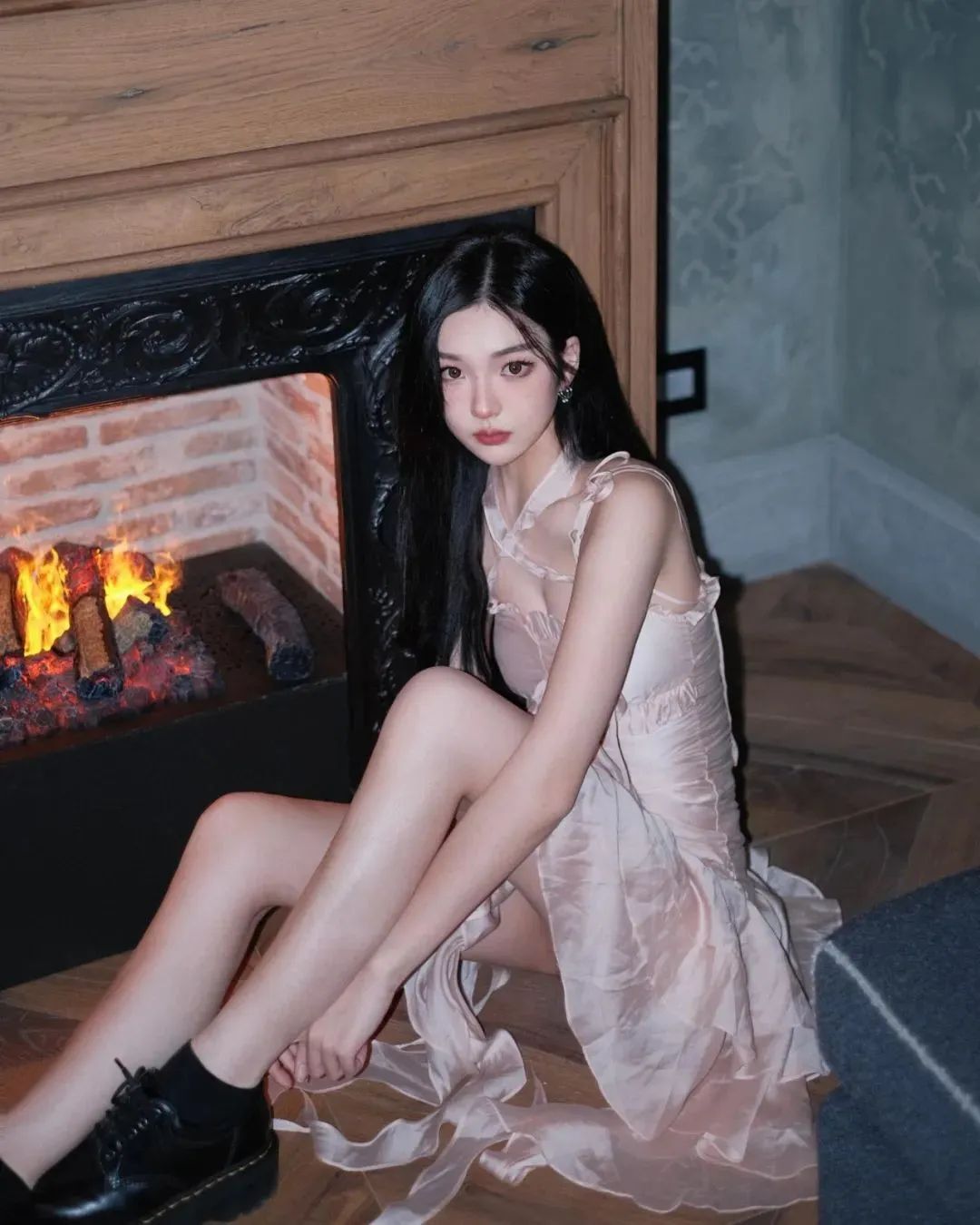 国产网红SheeNakkk，拥有精致氛围感的美少女