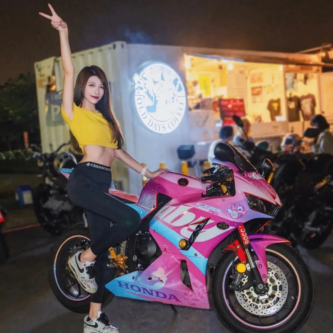 台湾网红Mia米亞，甜美指数超标的机车女神