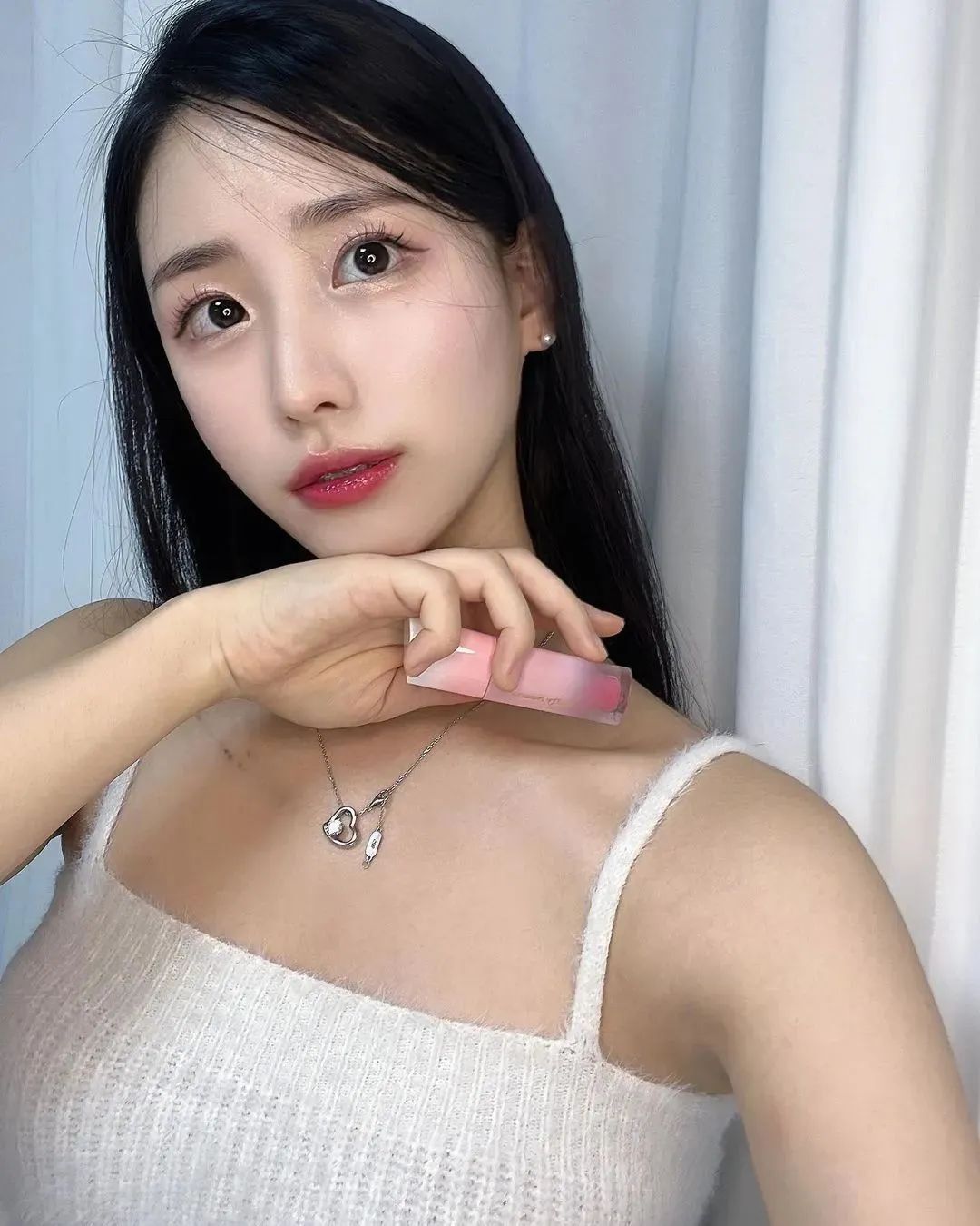 韩国网红yuls2，甜美淡雅的美妆博主