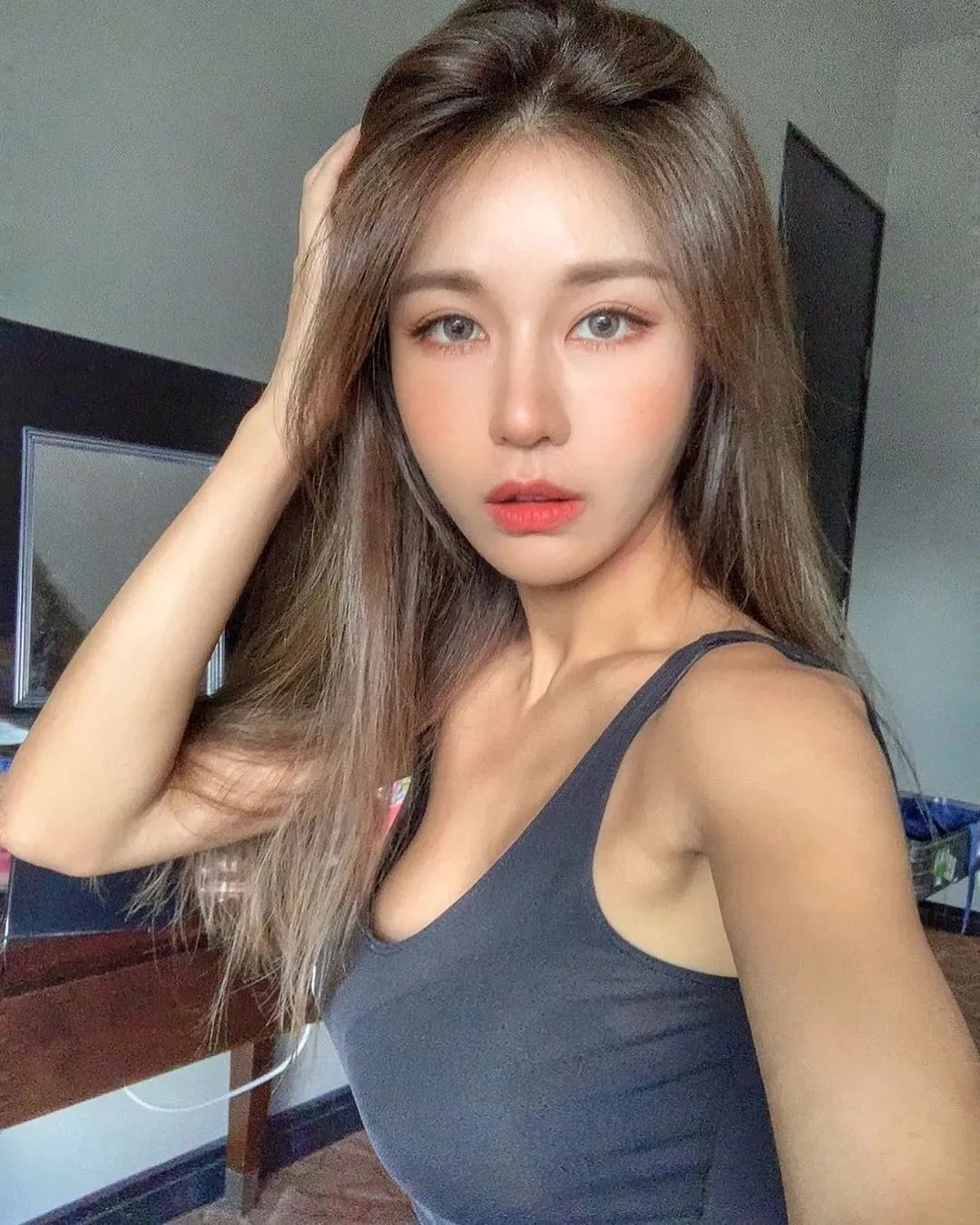 韩国网红朴时贤，集甜美与性感于一身的美女车模