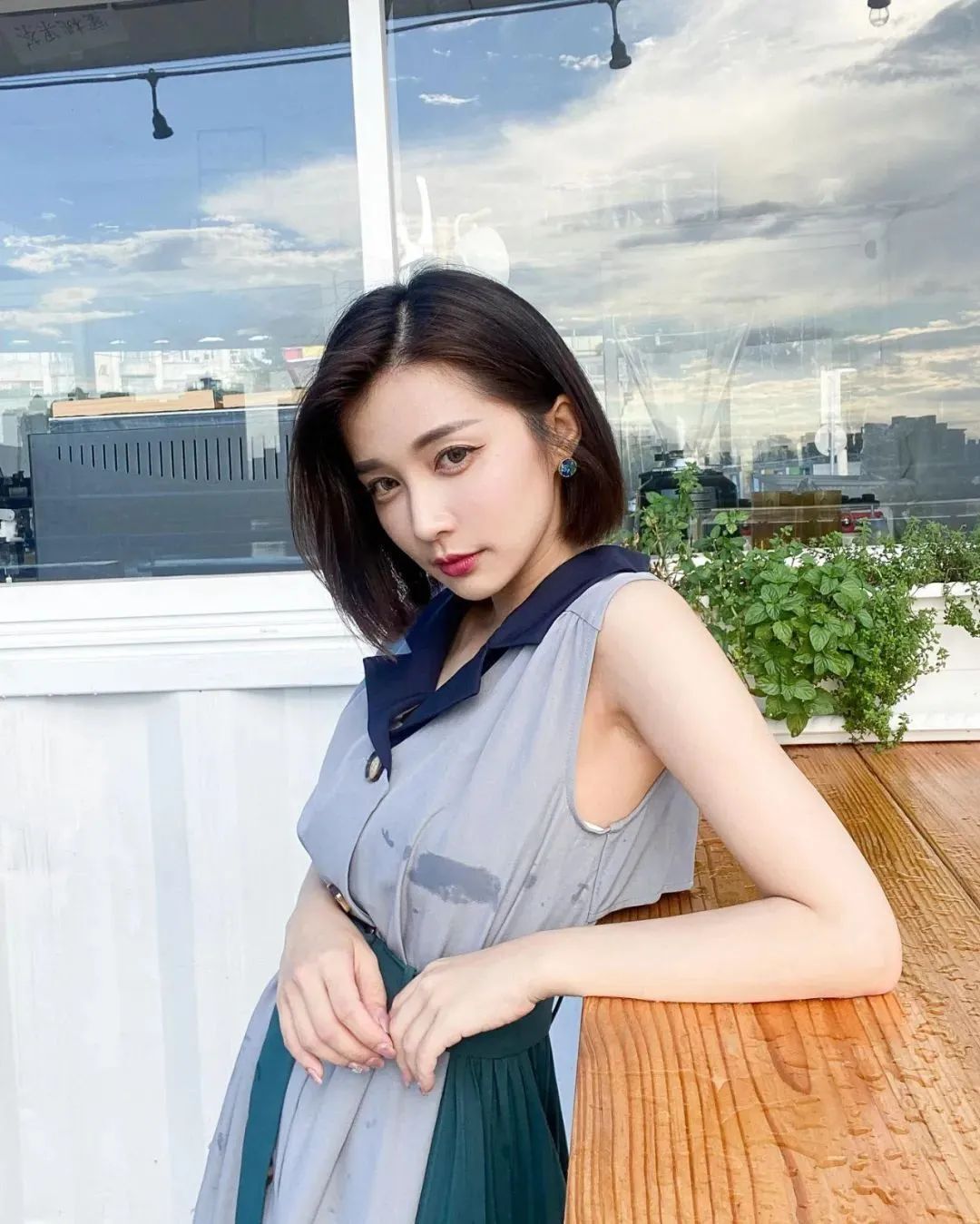 台湾网红简彤羽，才貌双全的美女模特
