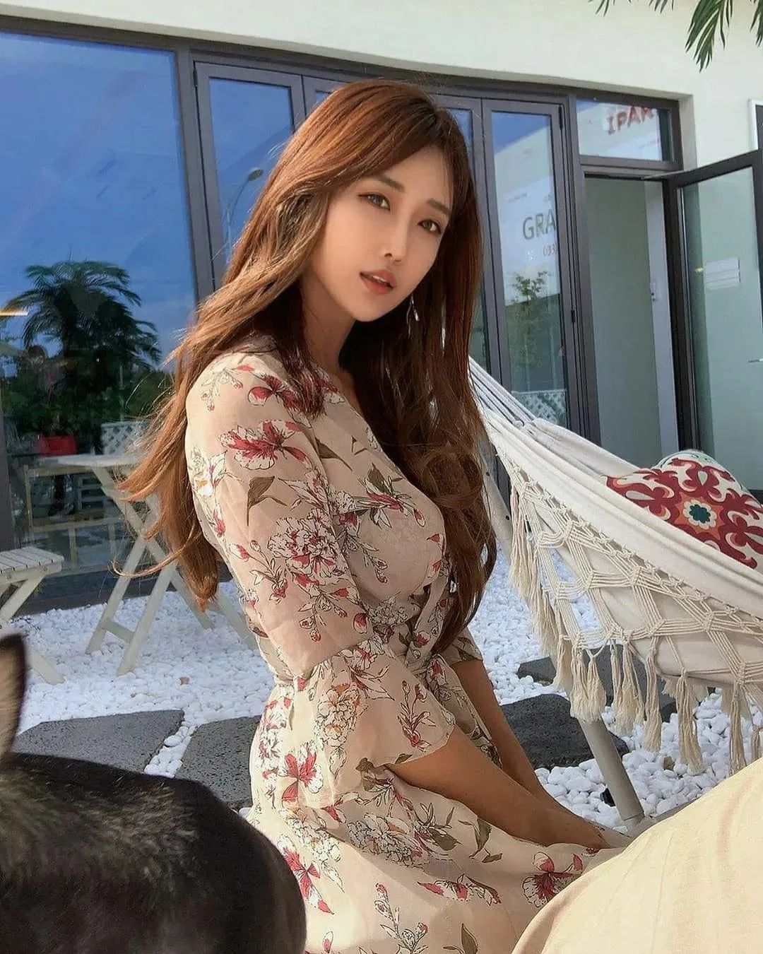 韩国最美车模柳多妍，至今单身未婚的她，32岁仍如少女