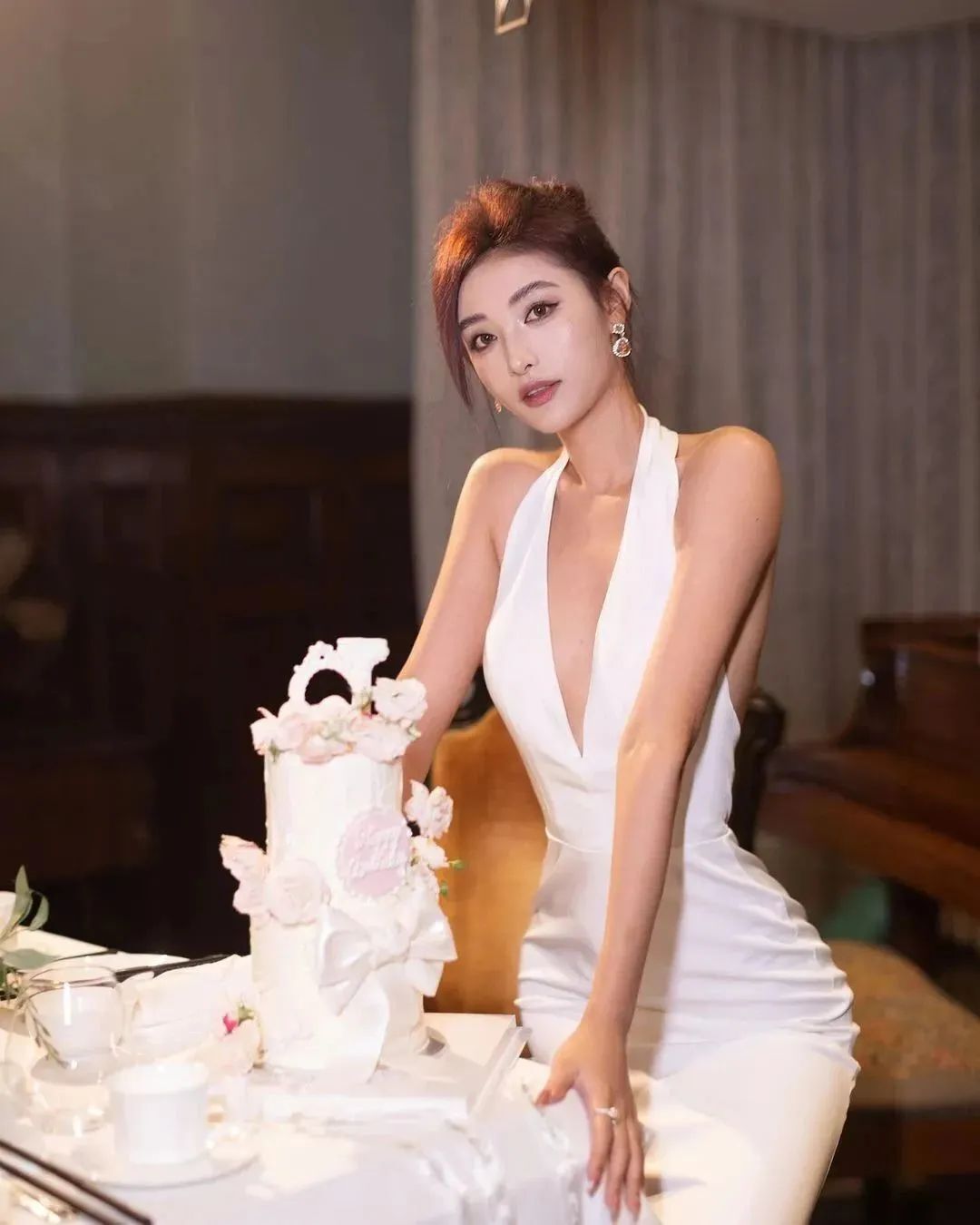 国产网红jhlii，甜美迷人的她，是多少人心目中的完美型女友