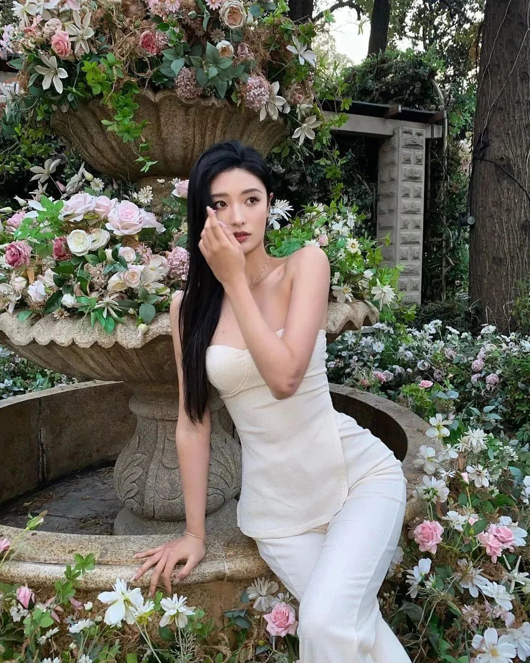国产网红jhlii，甜美迷人的她，是多少人心目中的完美型女友
