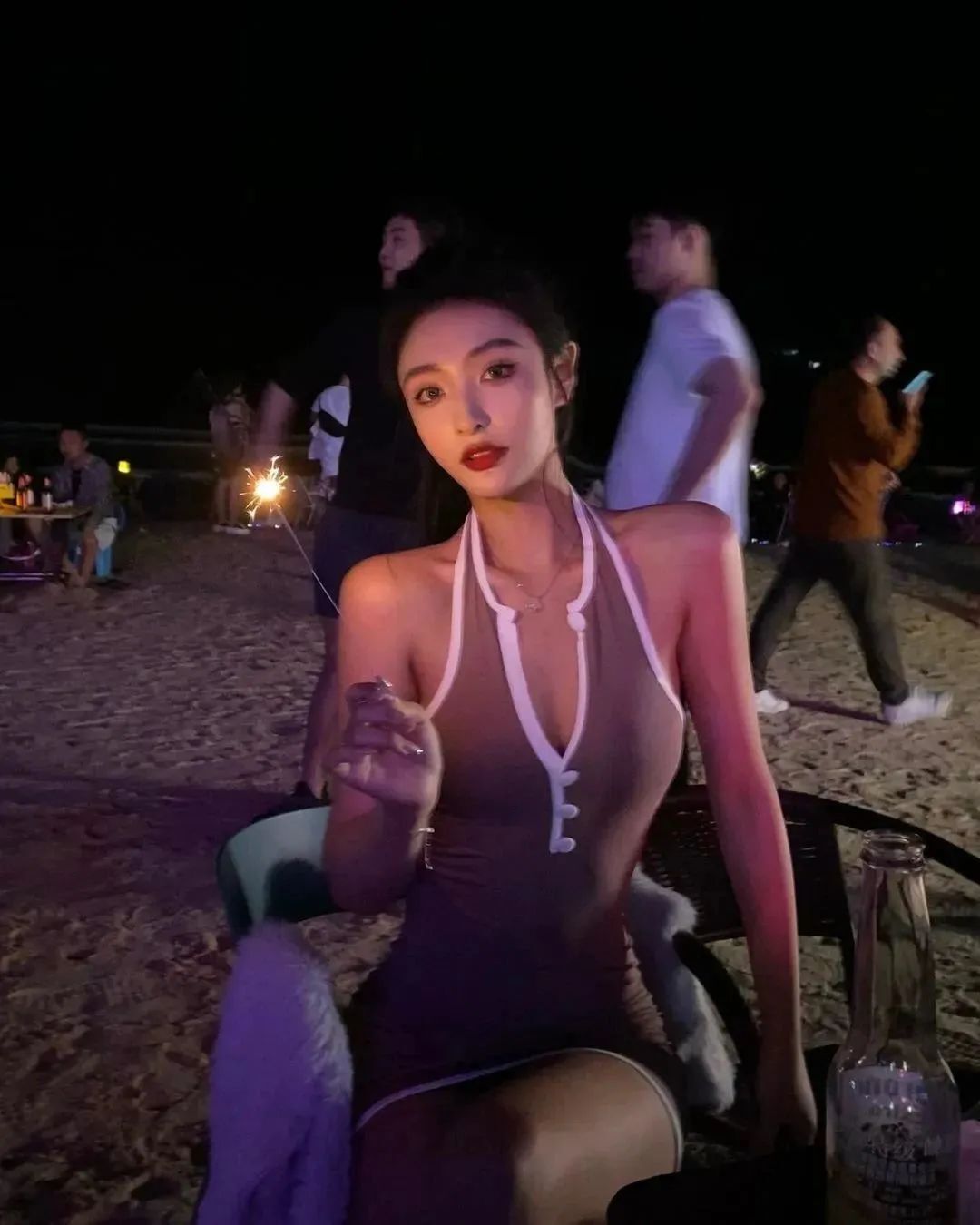 国产网红jhlii，甜美迷人的她，是多少人心目中的完美型女友