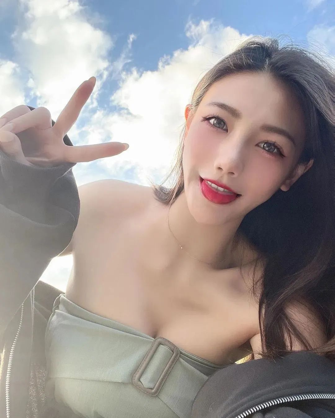 台湾网红陈葳，甜美可人的世新大学校花