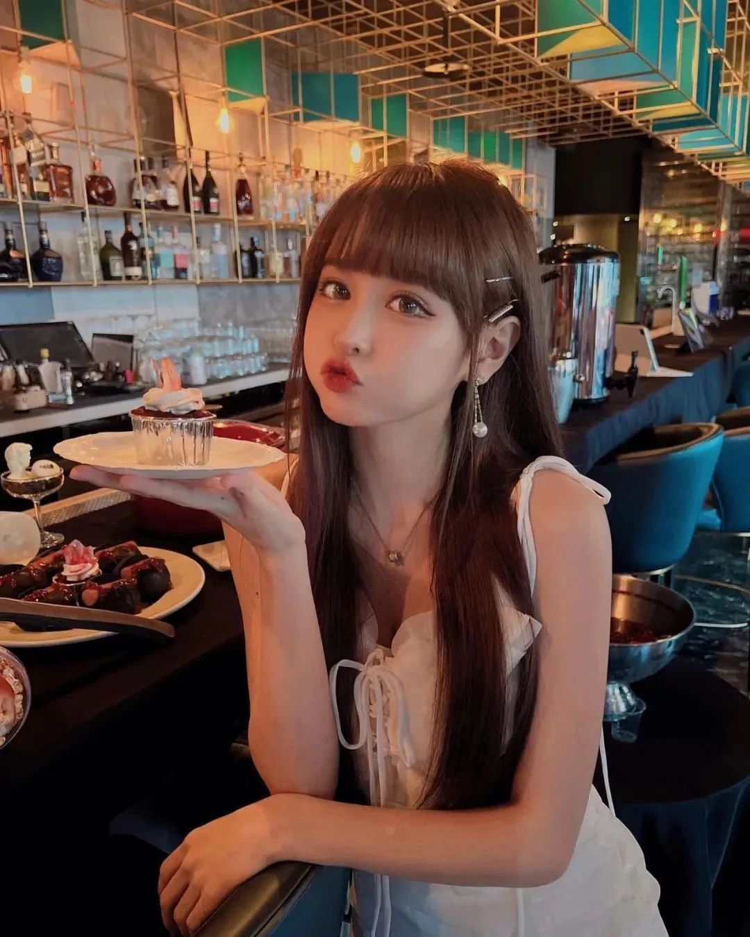 台湾网红王依渟，甜美迷人的气质女神