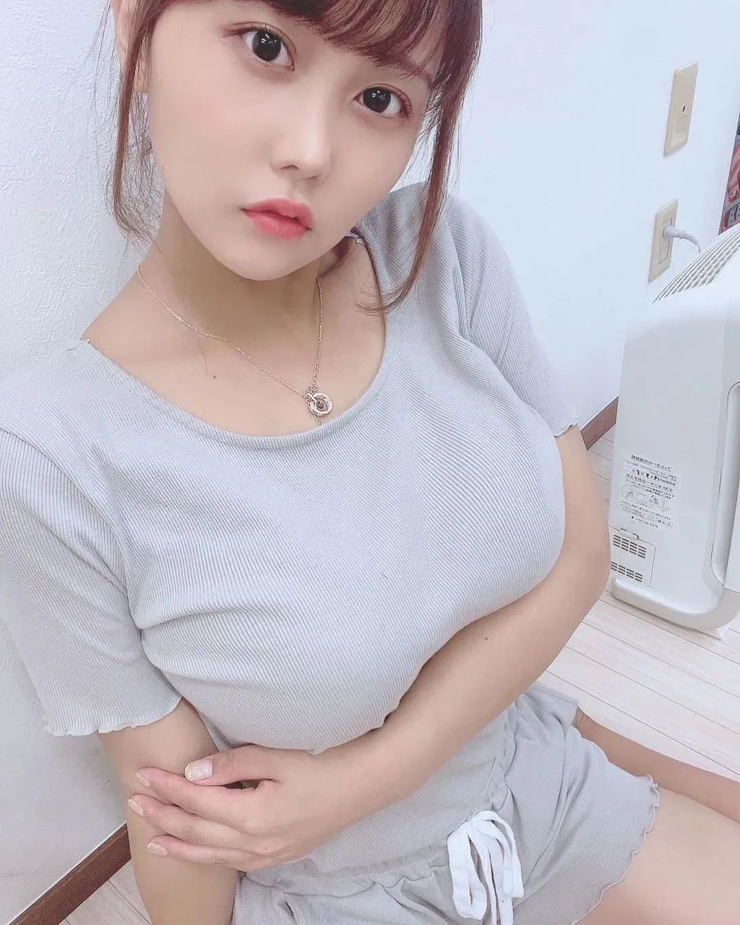 日本网红奈奈茶，甜美又性感的“微胖”女神