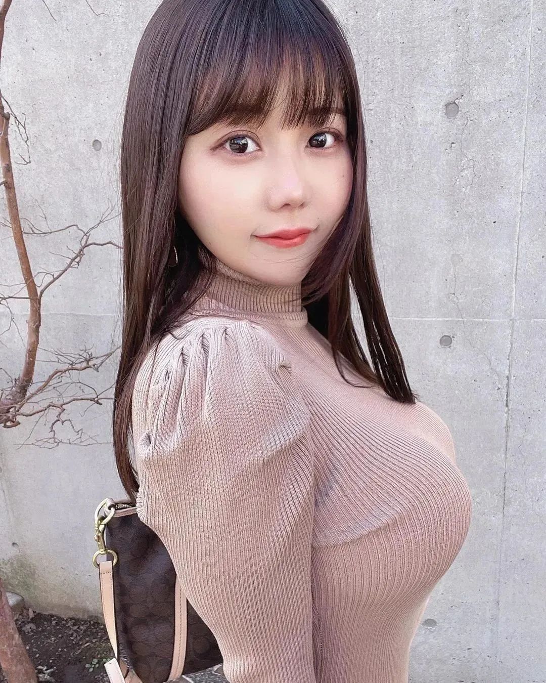日本网红奈奈茶，甜美又性感的“微胖”女神
