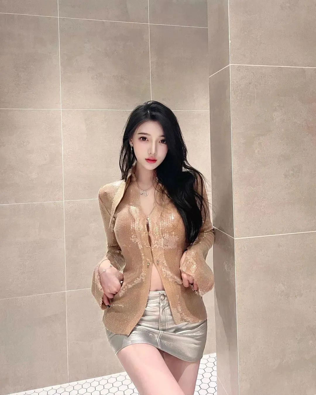 国产网红卢颖儿，甜美又性感的气质女神