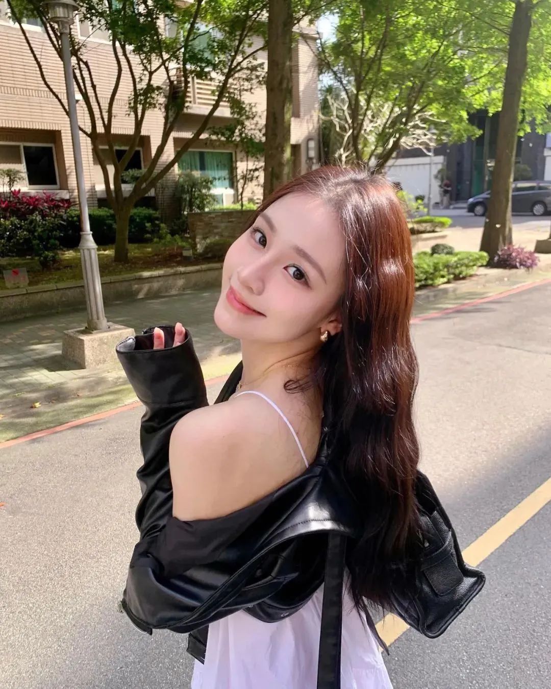 台湾网红李宝猪猪，甜美迷人的御姐范女神