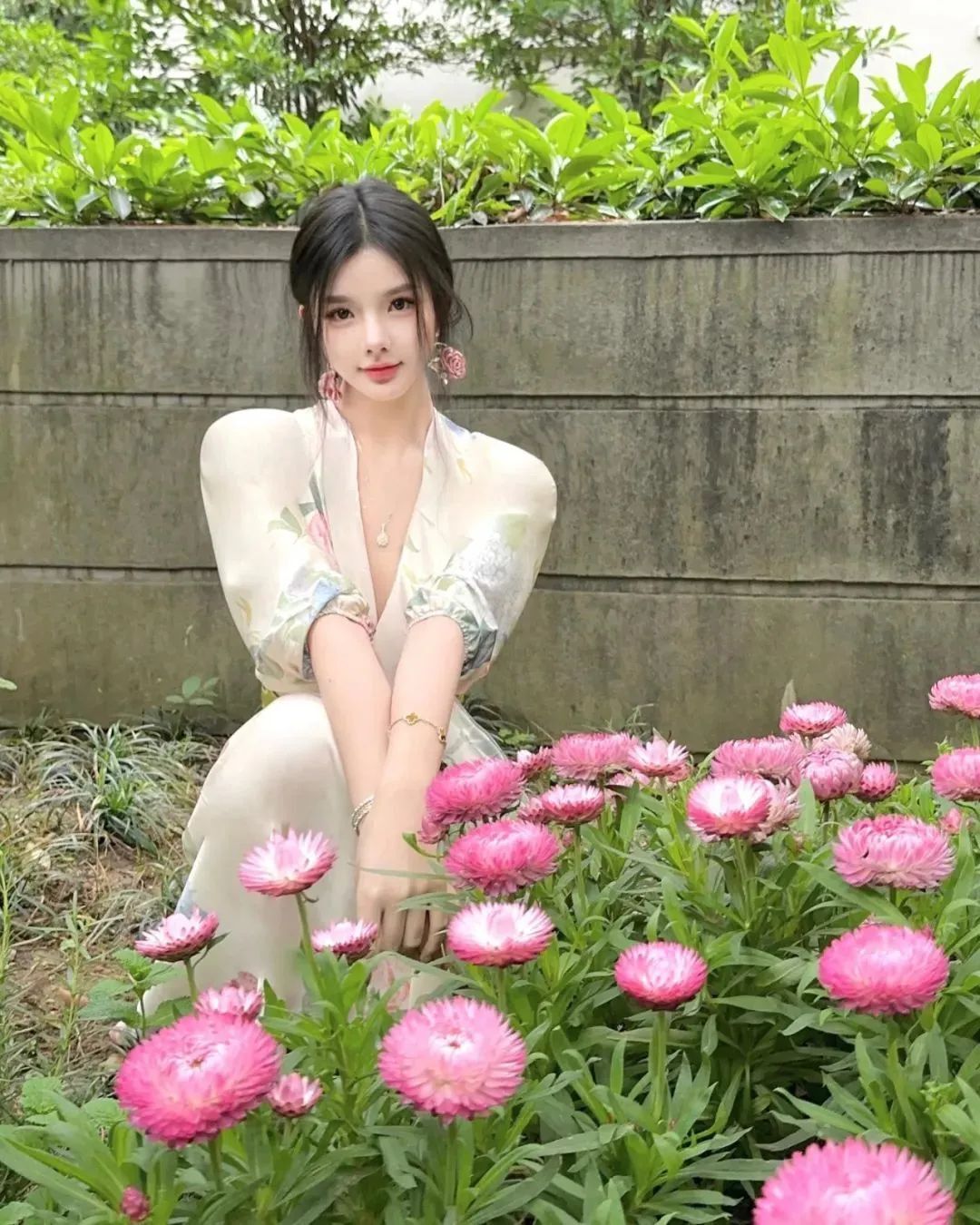 国产网红xyyoff，貌美如花的御姐范女神