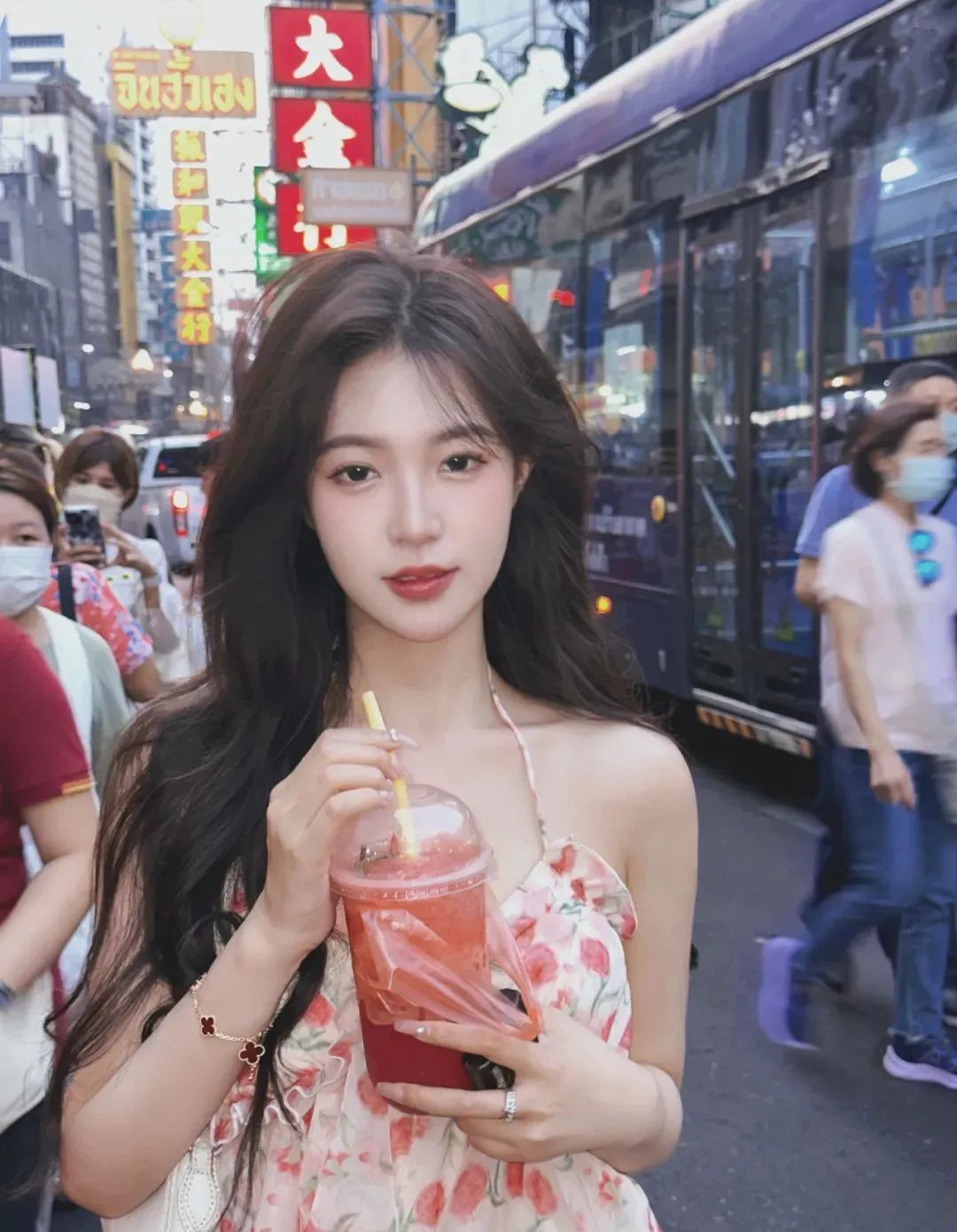 国产网红邓子怡，回头率百分百的甜美系女神