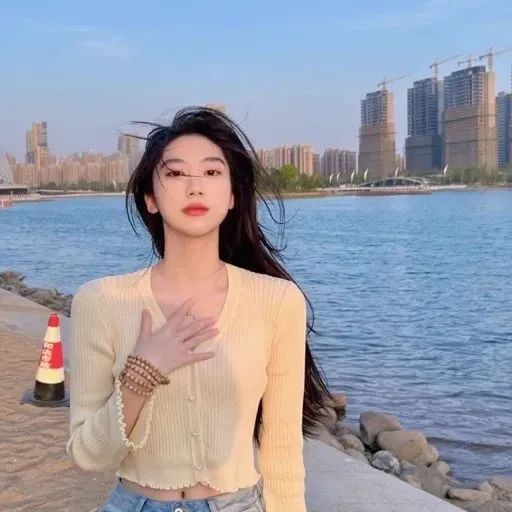 国产网红乐彤儿，可盐可甜的御姐范女神