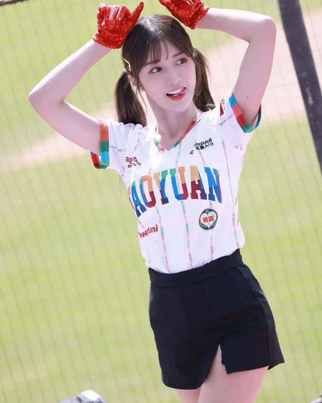 台湾网红美女林岱萦，甜美又性感的啦啦队女神