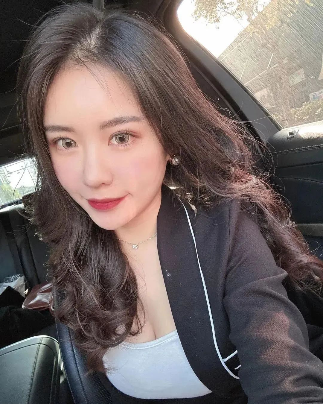 台湾顶级网红女神，甜美又性感的音乐老师