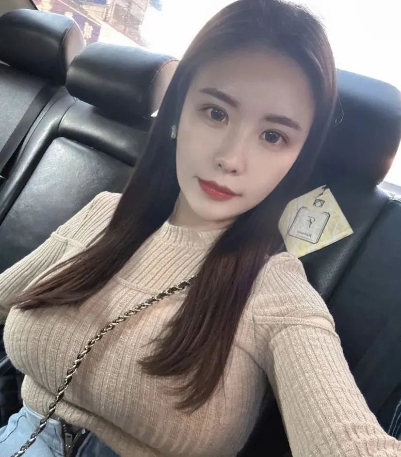 台湾顶级网红女神，甜美又性感的音乐老师